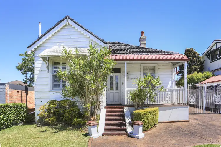 2 Hanks Street