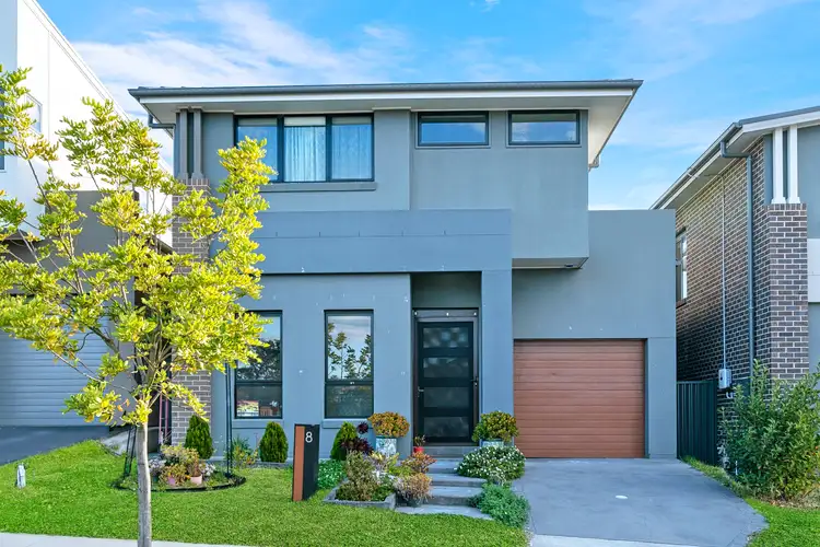8 Alonso Crescent