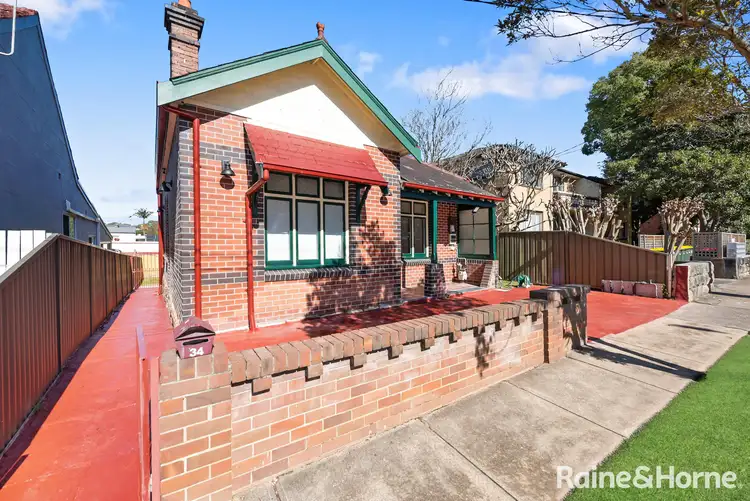 34 Carlton Crescent