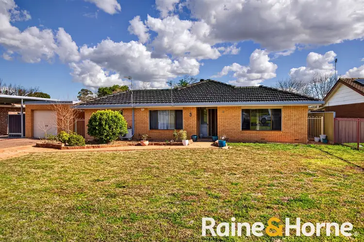 3 Buckingham Drive