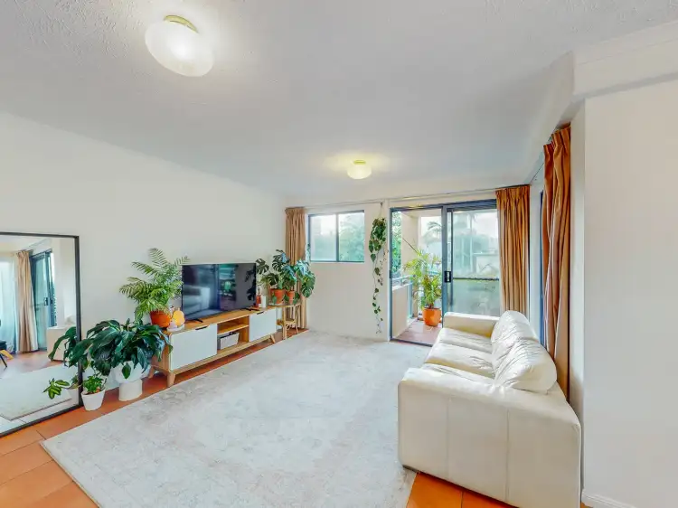 4-10 Monte Carlo Avenue