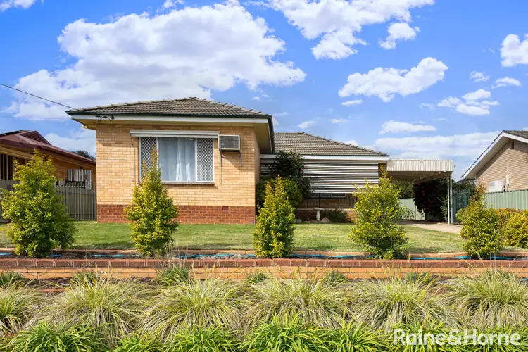 15 Nixon Crescent