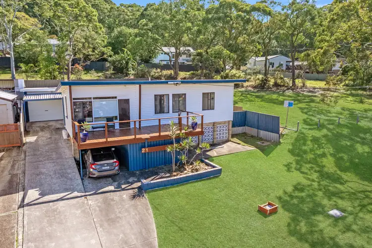 21 Coral Crescent