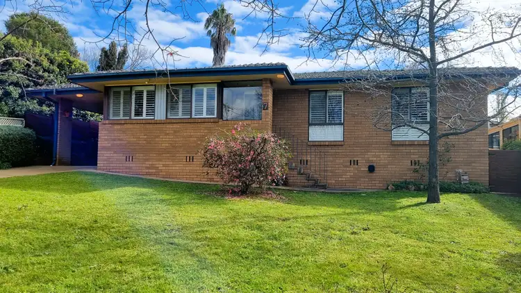 7 Crichton Crescent