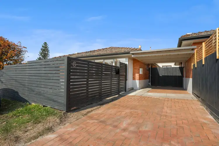 6 Entrance Road