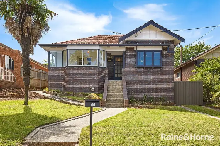 11 Gueudecourt Avenue