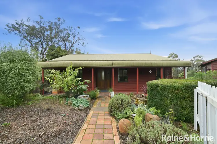 6 Leona Court