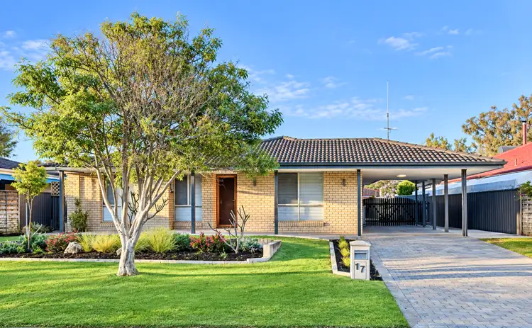 17 Black Swan Drive