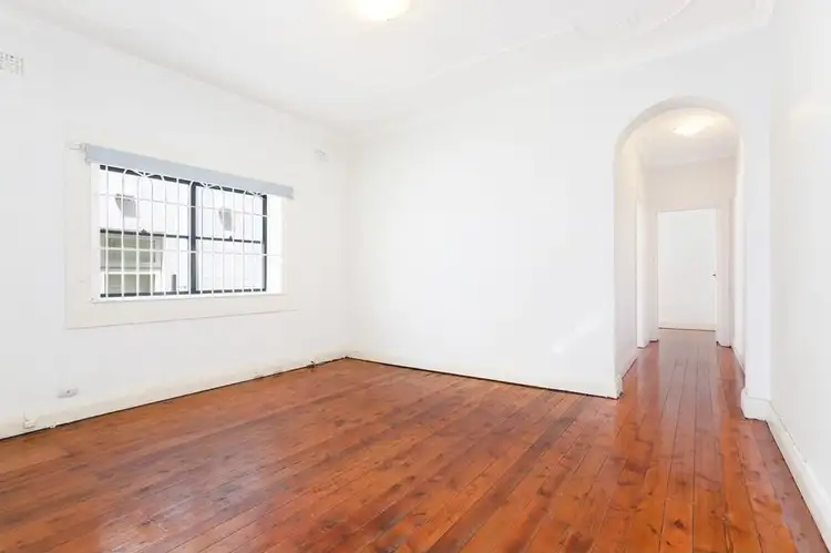 87 Roscoe Street