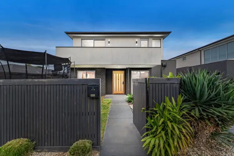 8 Canberra Street