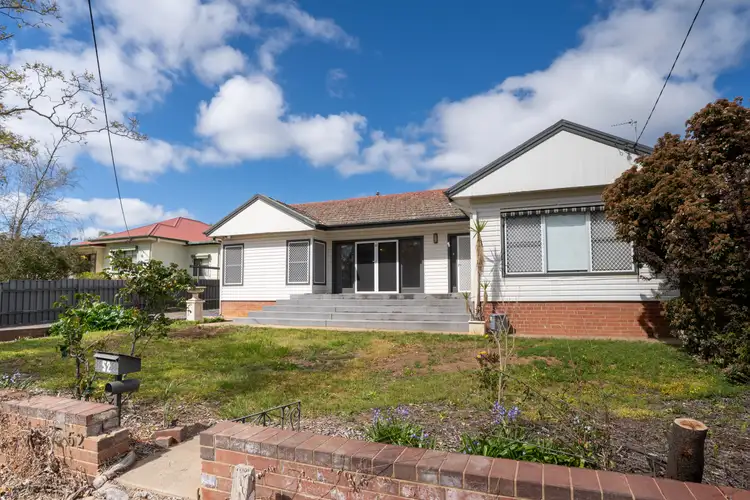 52 Urana Street