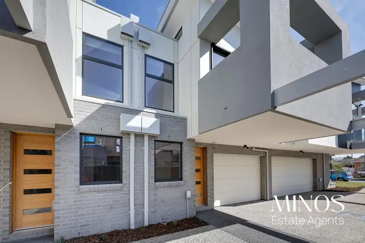 27 Richards Street