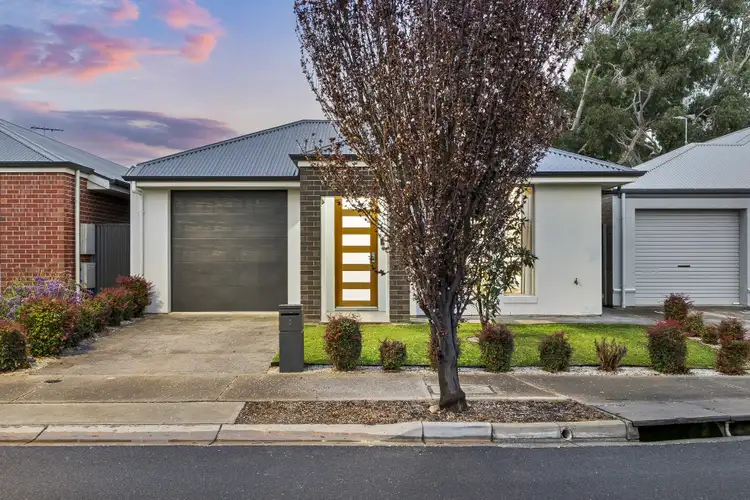 8 Cedarwood Grove