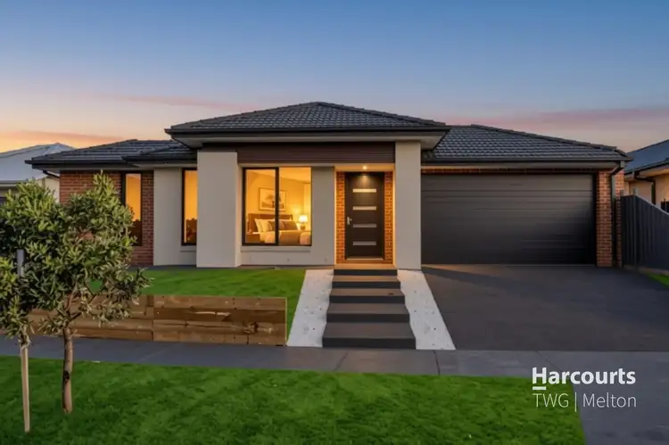 52 Uplands Crescent