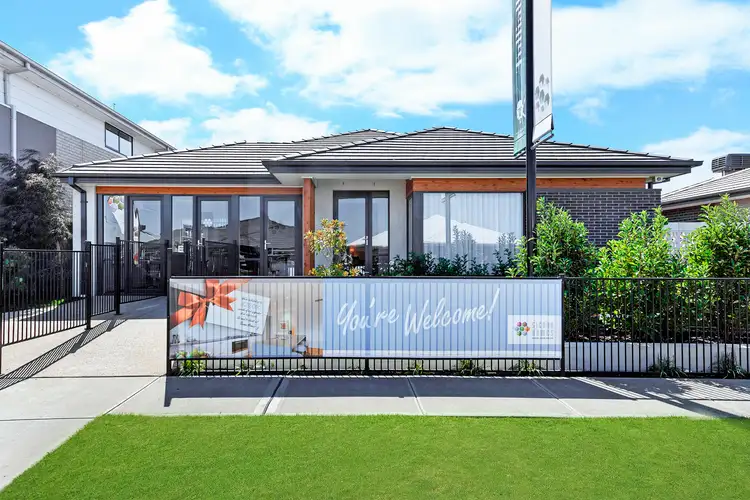 16 Lucinda  Lane, Cranbourne North VIC 3977