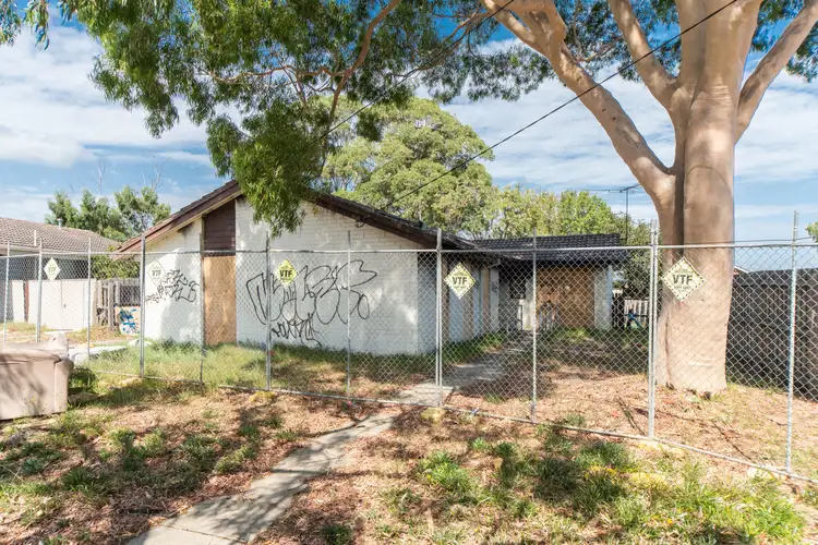 8 Caley Street, Frankston North VIC 3200