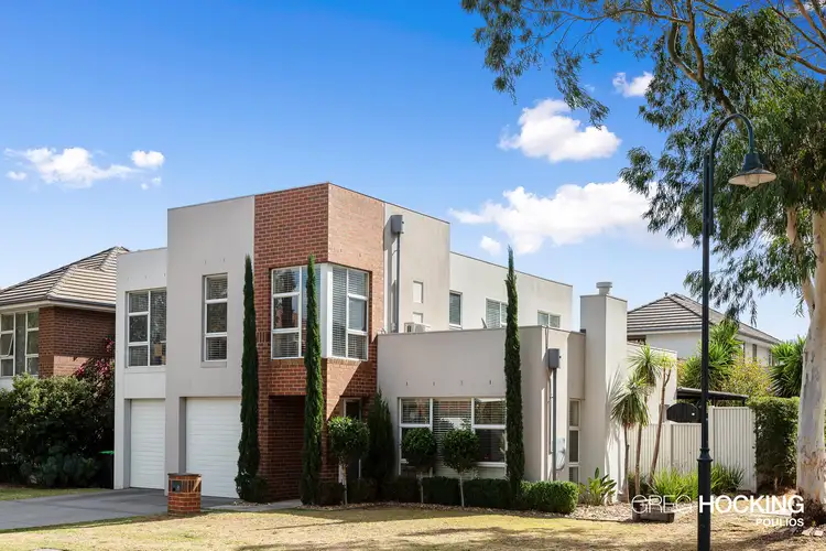 8 Pebble Beach Place, Heatherton VIC 3202