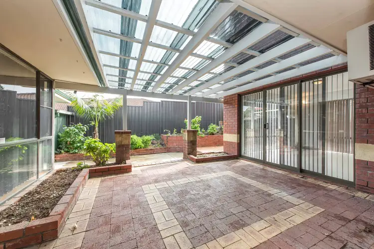 24 Coorong Place