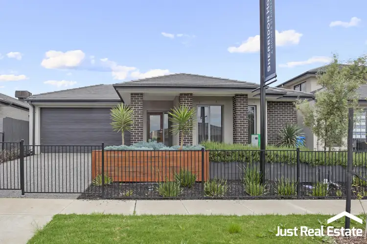 10 Lucinda Lane, Cranbourne North VIC 3977