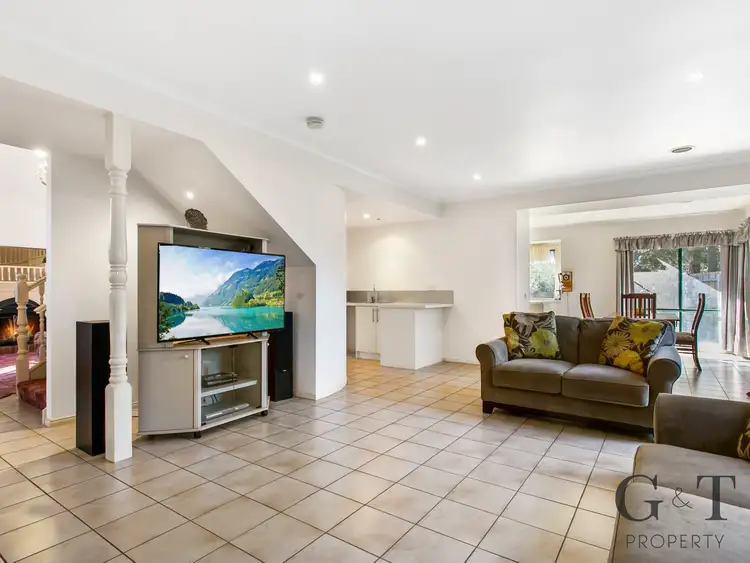 Sixth view of Homely house listing, 10 Kingston Heights, Frankston VIC 3199