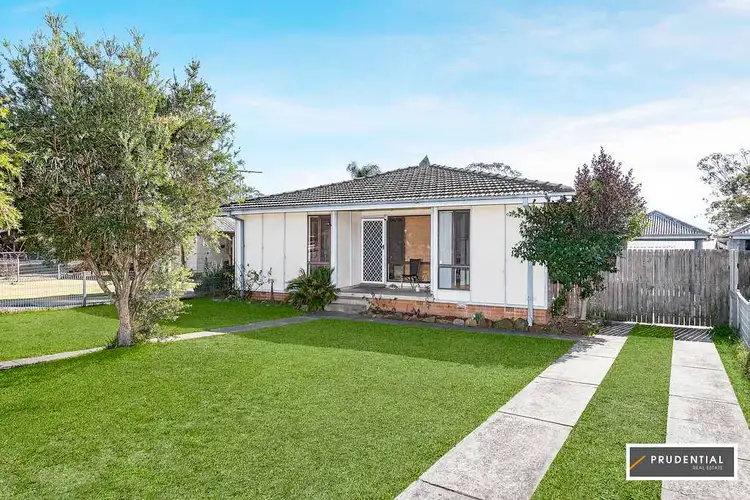 6 Rosemary Place, Macquarie Fields NSW 2564