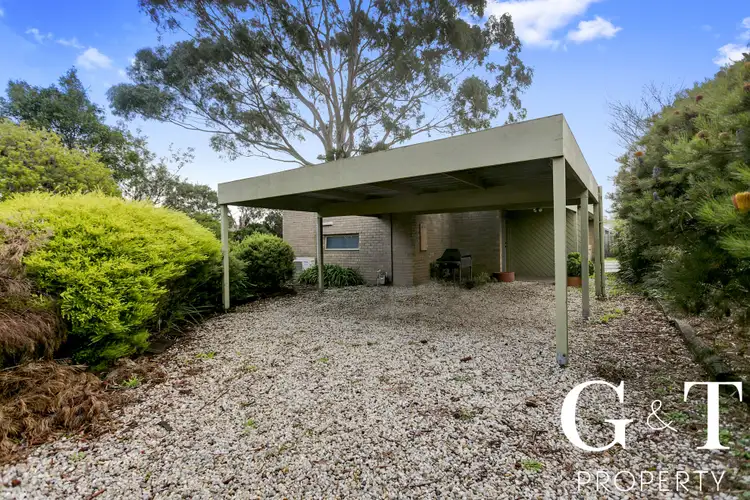 Second view of Homely house listing, 2 Saxonwood Court, Frankston VIC 3199