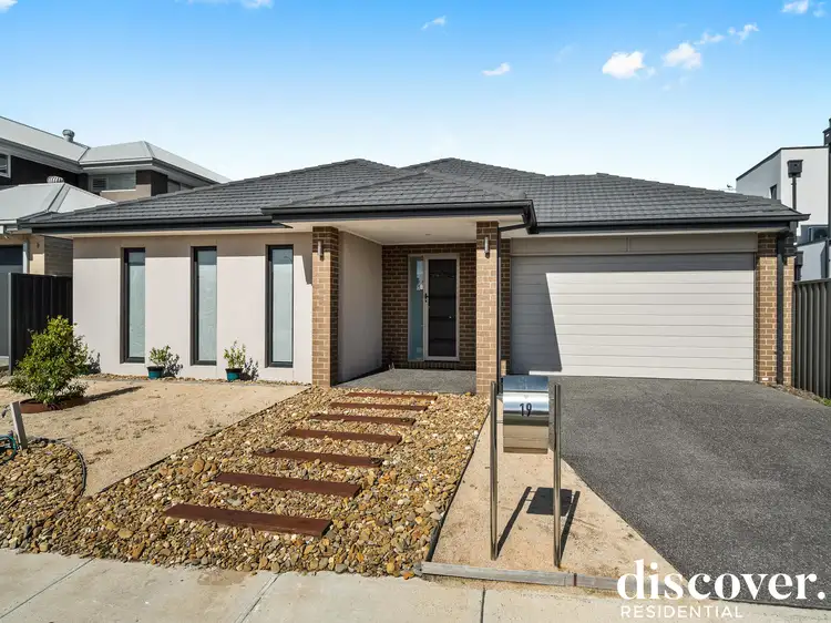 19 Celtic Drive, Cranbourne East VIC 3977