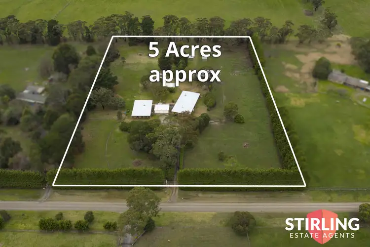 8 Fiona Drive, Cranbourne South VIC 3977