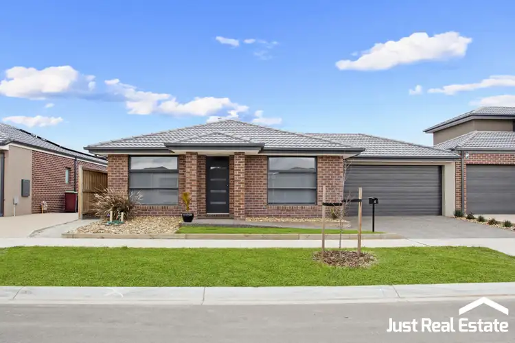 4 Rilana Road, Clyde North VIC 3978