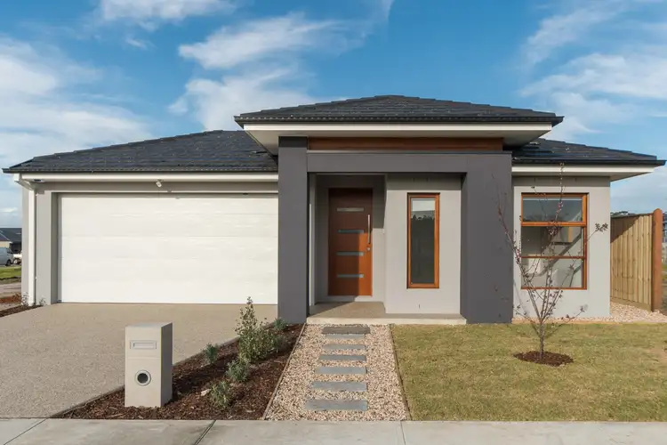 2 Atbara Lane, Cranbourne South VIC 3977