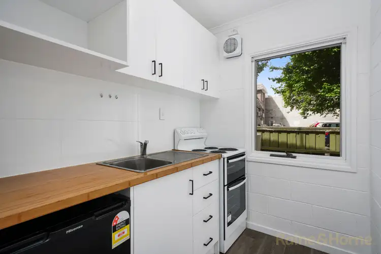 5 Beach Road