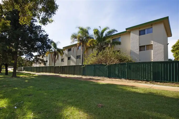 8/13 Milton Place, Orelia WA 6167
