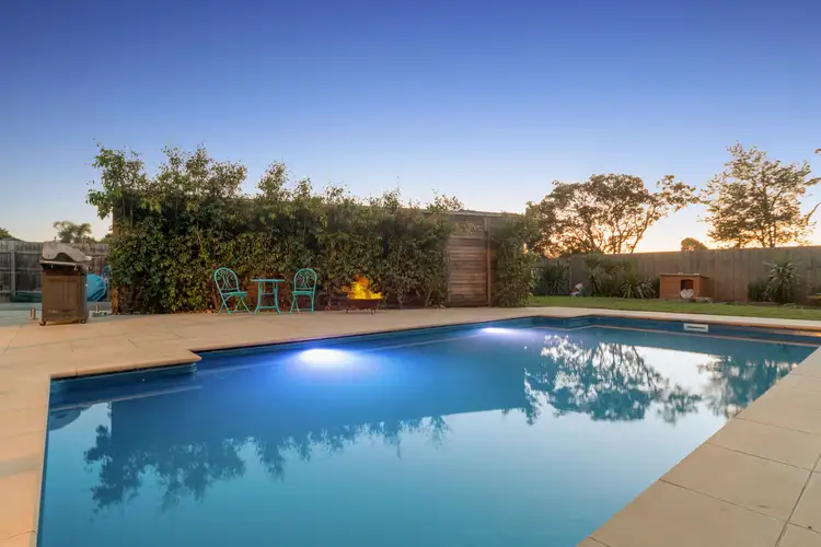 19 Dion Drive, Carrum Downs VIC 3201