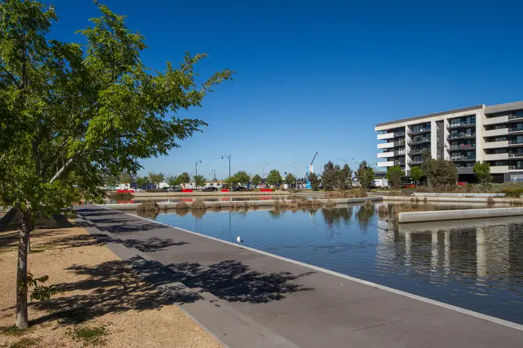17/2-10 Monckton Place, Caroline Springs VIC 3023