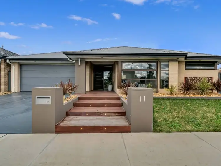 11 BELCAM CIRCUIT, Clyde North VIC 3978