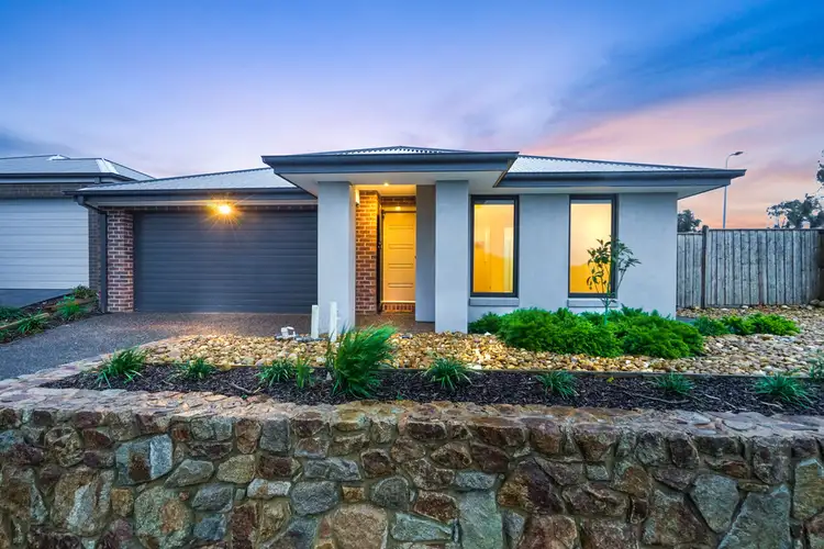 35 CRADLE AVENUE, Clyde VIC 3978