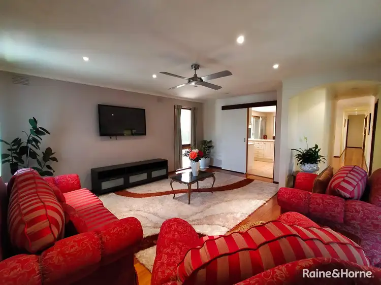 39 Streeton Circuit, Mill Park VIC 3082