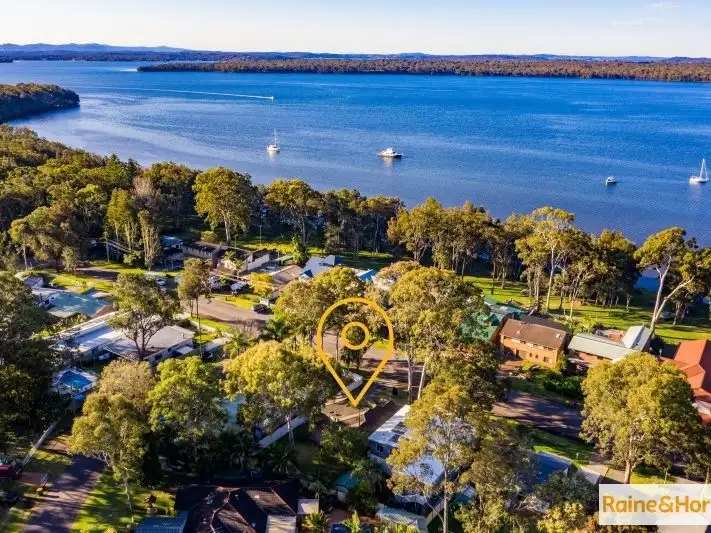 Second view of Homely house listing, 8 Lakeshore Ave, Kingfisher Shores NSW 2259