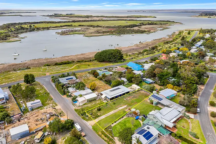 206 Barker Street, Clayton Bay SA 5256