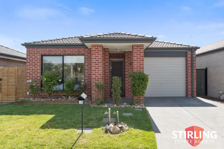 10 Cob Terrace, Clyde North VIC 3978