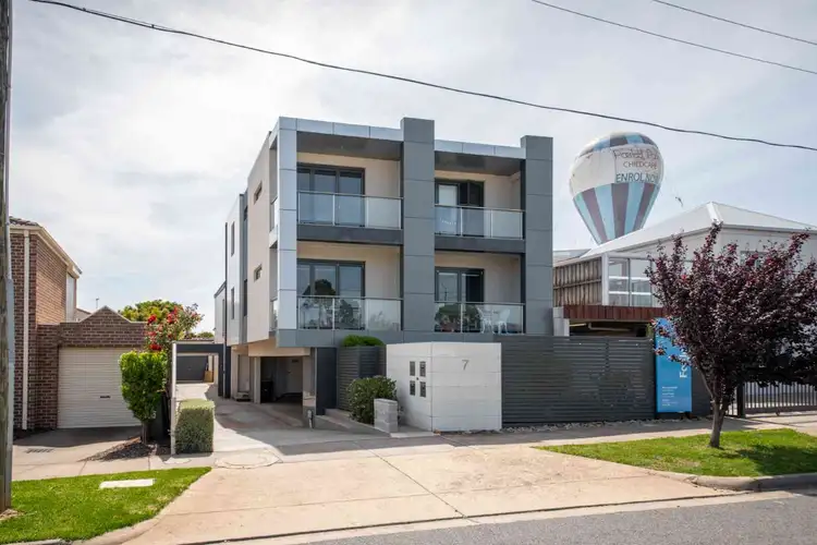 1/7 Neerim Grove, Hughesdale VIC 3166