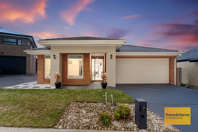 7 Canopy Grove, Cranbourne East VIC 3977