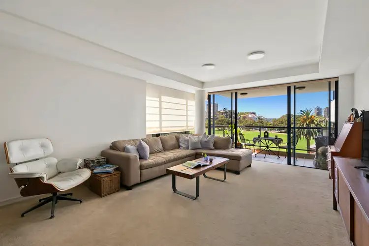 307/1a Clement Place