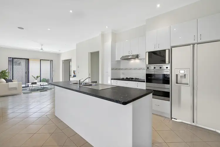 Fifth view of Homely unit listing, 2/15 Cairns Avenue, Rosebud VIC 3939