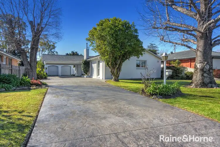 13 Lyrebird Drive, Nowra NSW 2541