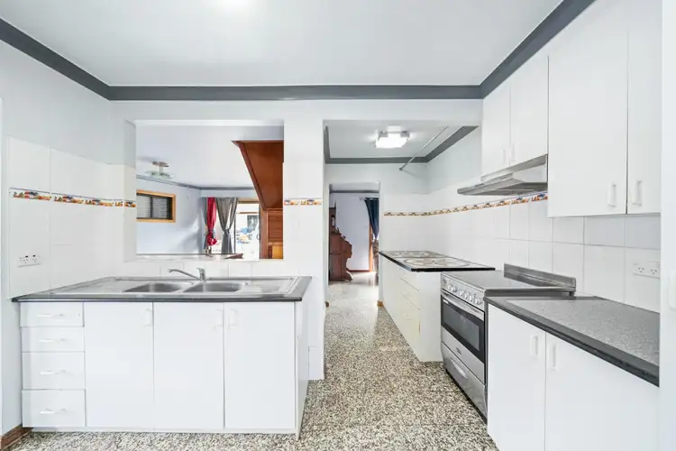 11 WINSTANLEY PLACE, Mount Pritchard NSW 2170
