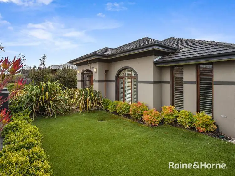 17 McKernan Place, Gisborne VIC 3437