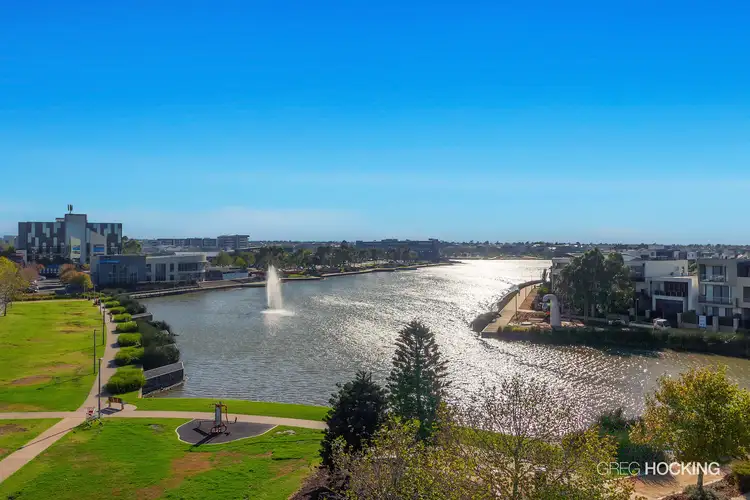 16/2 The Esplanade, Caroline Springs VIC 3023