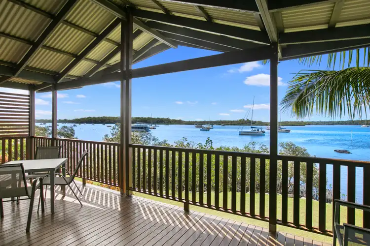14 The Villa " Key Largo ", Tin Can Bay QLD 4580
