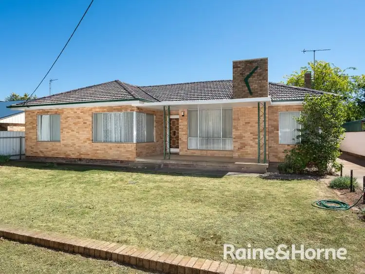 11 Lusher Avenue, Turvey Park NSW 2650